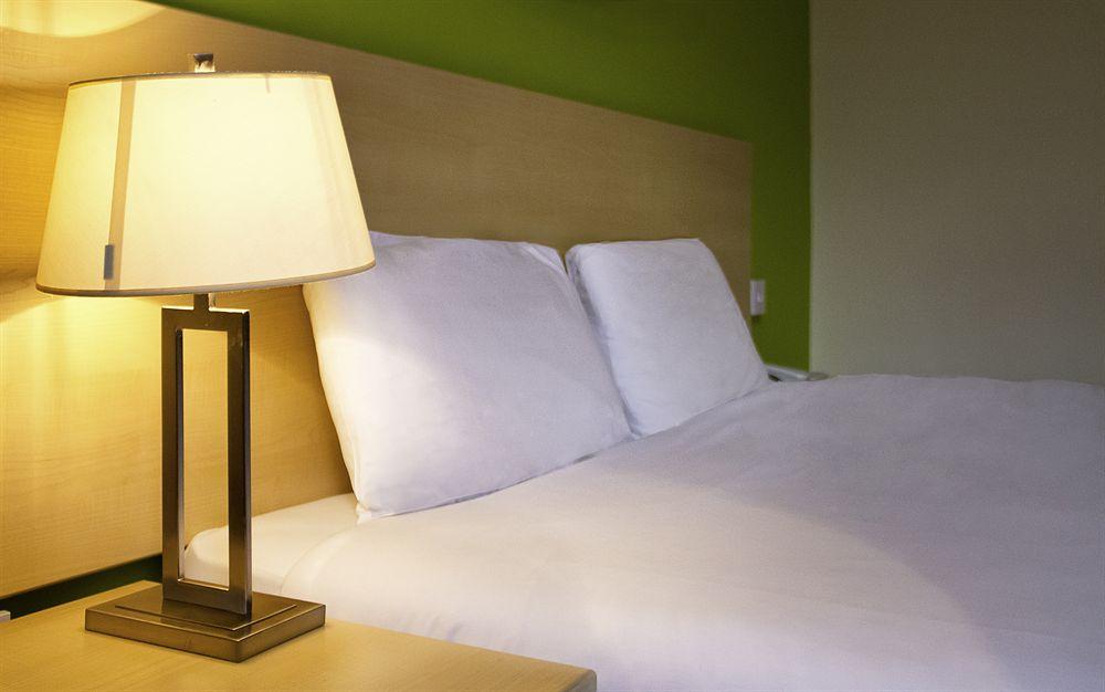 Отель Ibis Styles London Walthamstow Экстерьер фото