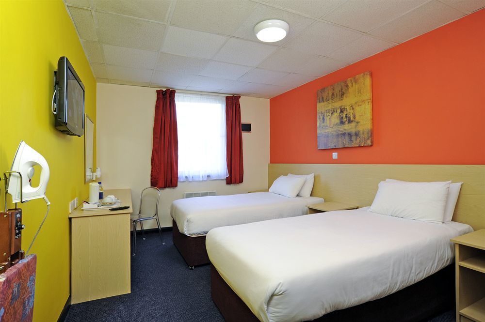 Отель Ibis Styles London Walthamstow Экстерьер фото