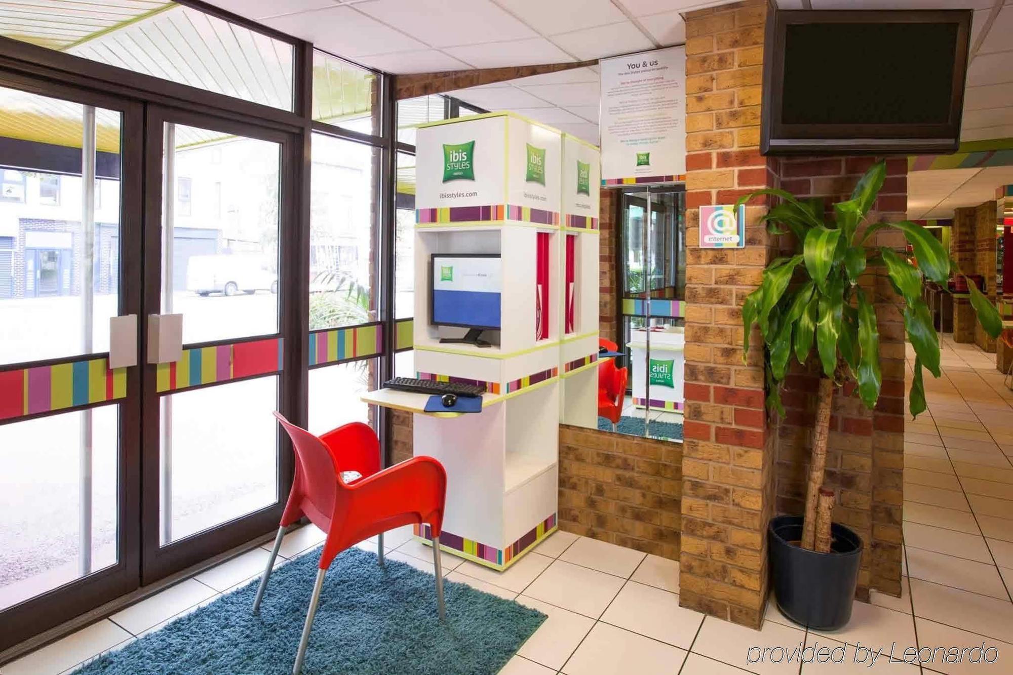 Отель Ibis Styles London Walthamstow Экстерьер фото