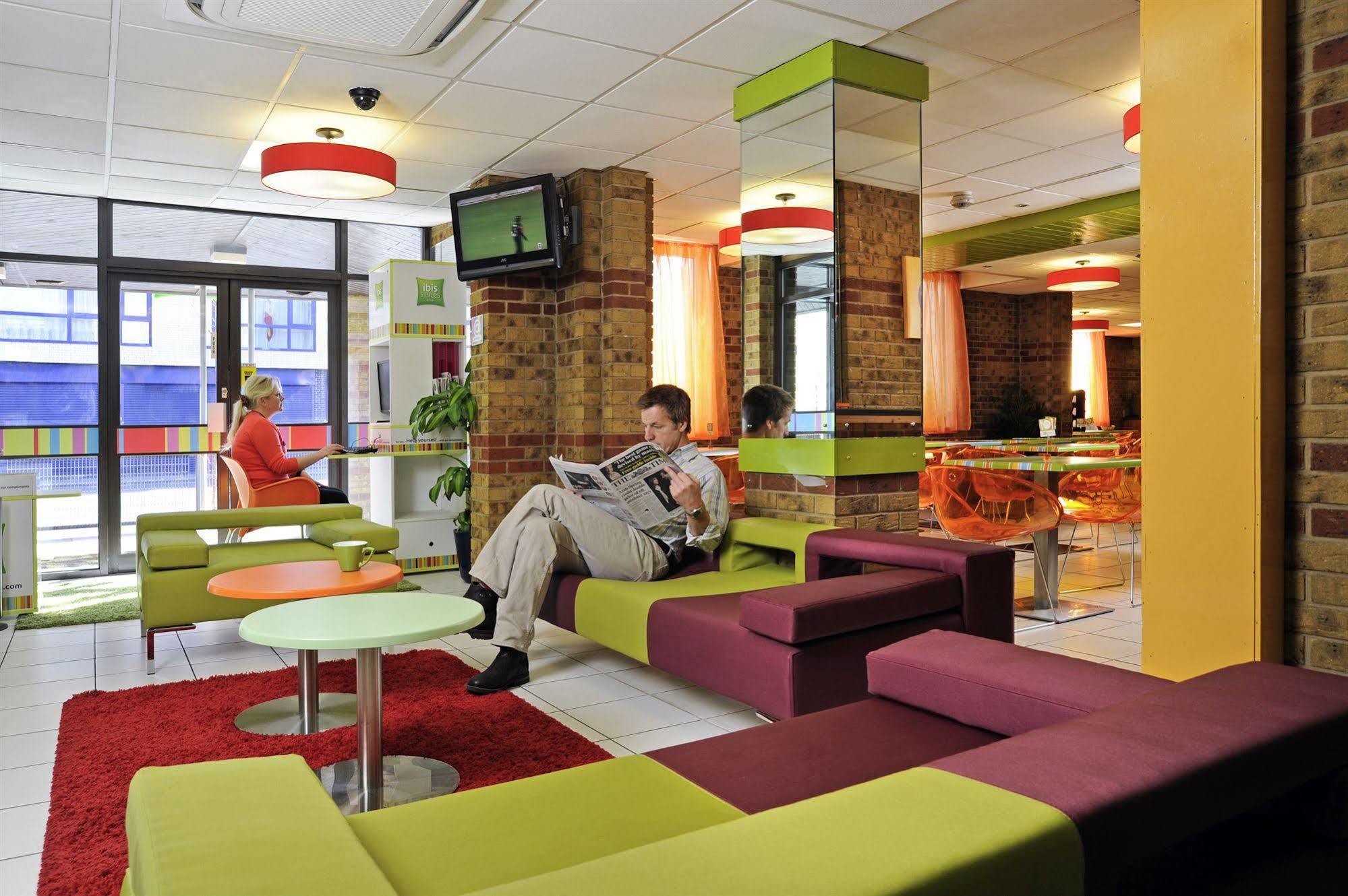 Отель Ibis Styles London Walthamstow Экстерьер фото