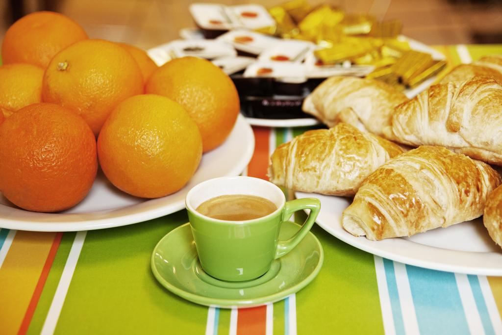 Отель Ibis Styles London Walthamstow Экстерьер фото
