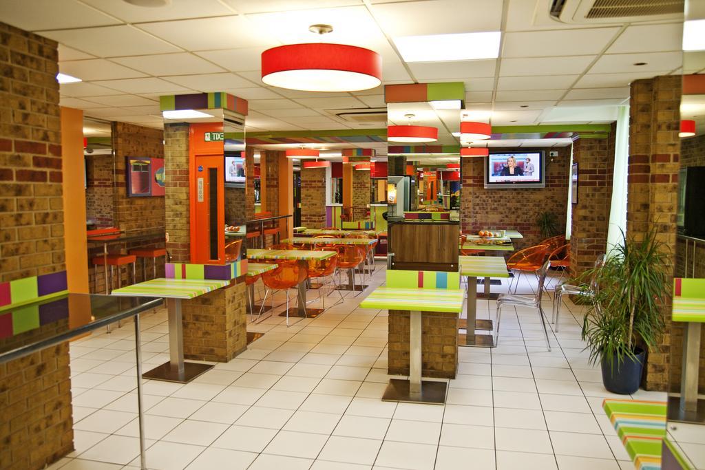 Отель Ibis Styles London Walthamstow Экстерьер фото