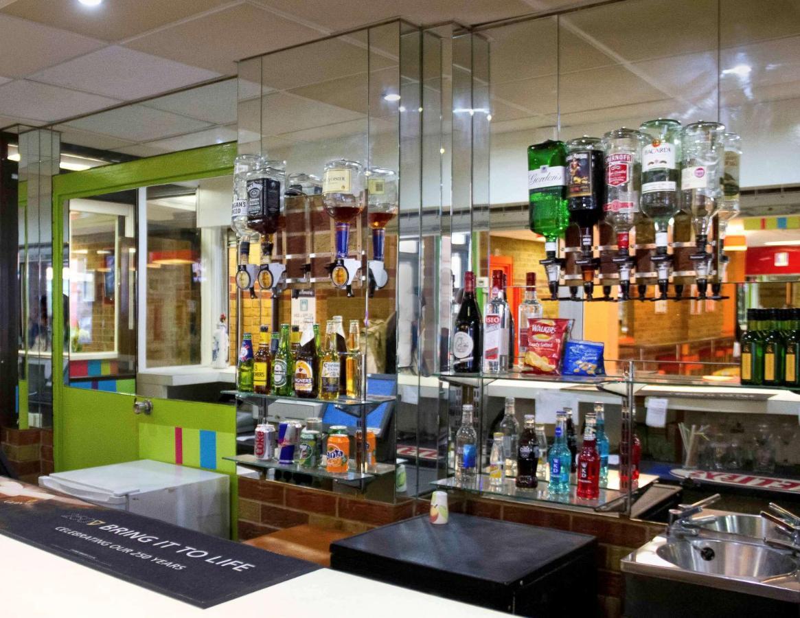 Отель Ibis Styles London Walthamstow Экстерьер фото